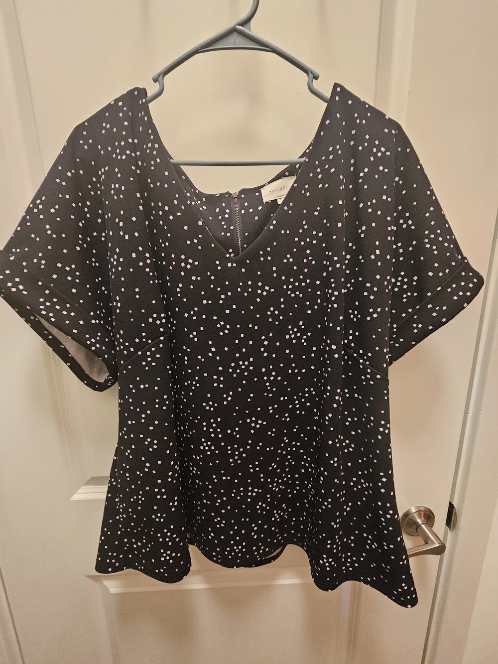 MELLODAY Black V-Neck Short Sleeve Top with White Dot Print